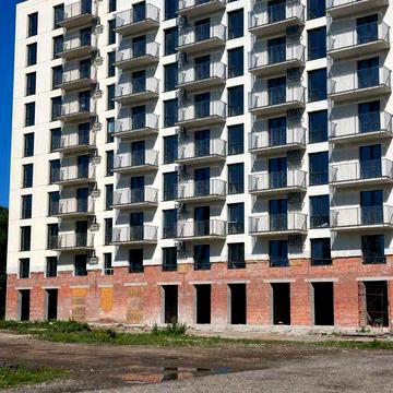 Простора 2-кімнатна квартира в топовій локації міста