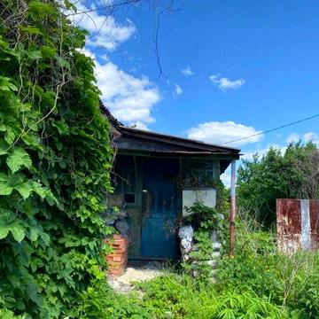 Продається будинок із земельною ділянкою 10 соток у центрі села Пухівка