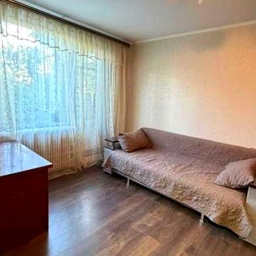 Продаж 1-кімн. 4/9 з ГАЗом метро Перемога