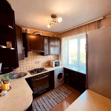 Продам 2 комнатную квартиру, Новые дома, метро Дворец Спорта 3/5 с ремонтом