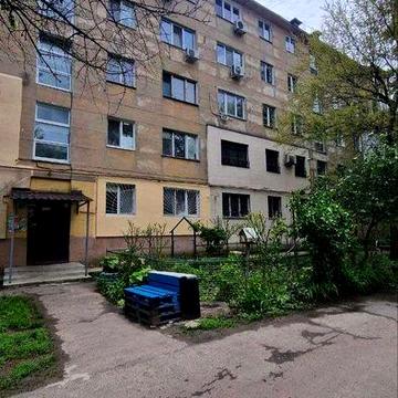 2-кімнатна квартира біля парку Горького | Роздільні кімнати | Під ремонт
