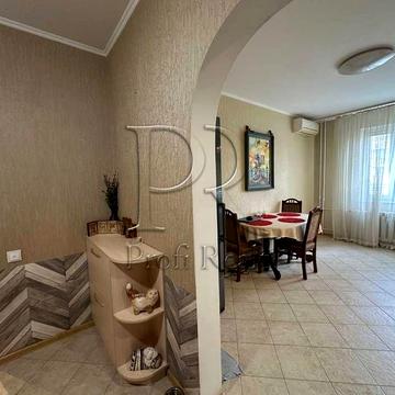 Продаж 2 кімн. квартири за адресою Порика 7а