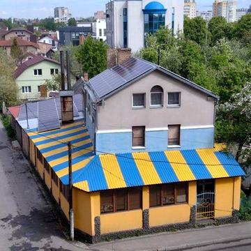 Будинок з бізнесом, на Грушевського