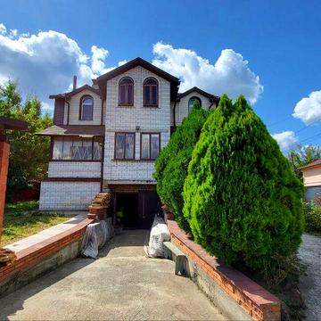 Продається будинок по вул. Богдана Хмельницького
