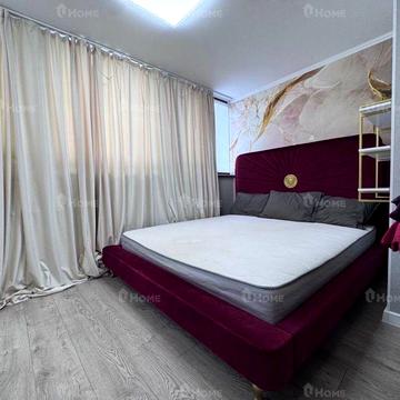 Чотирикімнатна квартира в центрі метро Ярослава Мудрого