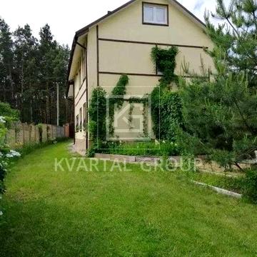 Сучасний триповерховий котедж 274 м² серед соснового лісу