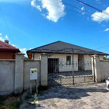 Будинок біля дастора