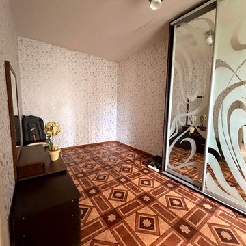 Продам 3 х кімн квартиру   ( СЕРТИФІКАТ ) , ЦЕНТР,вул. Небесної Сотні ( 2 поверх)