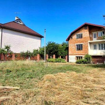 Продаж будинку в центрі Надвірної, 286м2, 16,6 соток, комунікації, асфальт, будинки