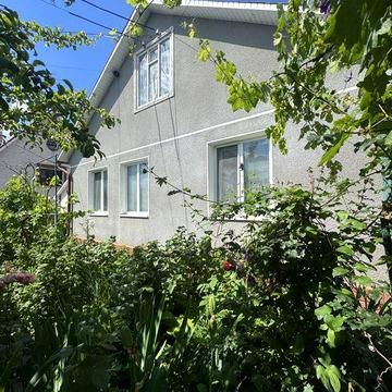 Здається будинок на м-ні Жовтневому
