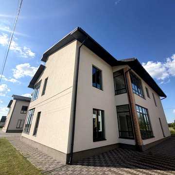 Без комісії. Продаж Квартири 54 квадратних метри великий балкон Пилиповичі до Києва 40 км , на територіі великий басейн. ЖК Лелека. Закритий двір ЖК Лелека