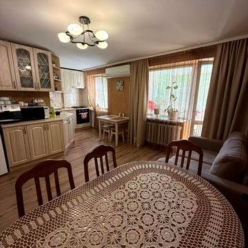 Продам 3-х кімнатну квартиру по вул.Небесної Сотні 92кв. 3 поверх 5
