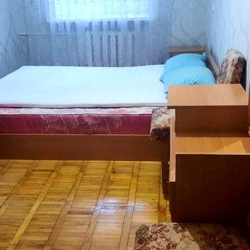 Здається затишна  двохкімнатна квартира біля Севастопольської площі!