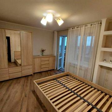В продаже замечательная двухкомнатная квартира с ремонтом ЖК Три тополя