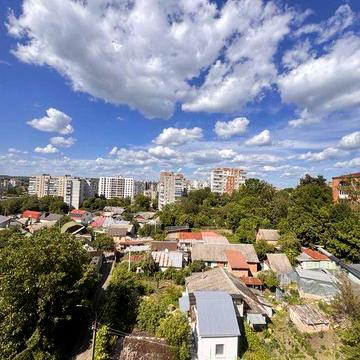 Простора 3к в самому Центрі міста! Не кутова, двостороння, чудовий вигляд з вікон! Мінімальне оформлення. ВиплатиТак.43047