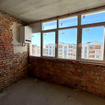 Продається 1 кімнатна квартира в центрі міста .