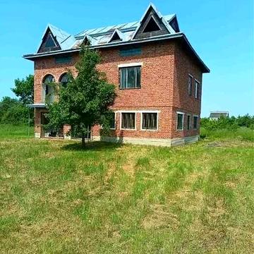 Просторий приватний будинок із земельною ділянкою 20 соток. (підходить під ваучери, сертифікати