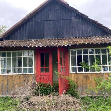 Продам будинок з земельною ділянкою в селі Корничі