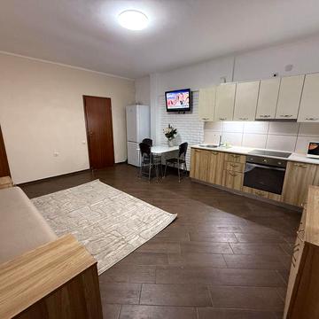Простора 1-кімнатна квартира з окремою спальнею та кухнею-вітальнею