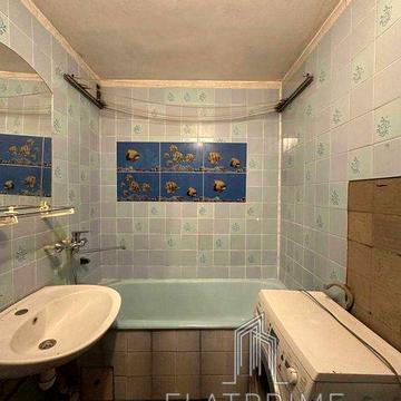 Продаж квартири біля метро низький поверх Позняки Осокорки Харківська Бажана Чавдар Григоренко
