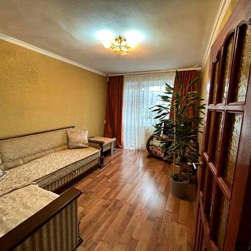 Продам простору 3-кімнатну квартиру в центрі м. Ромни