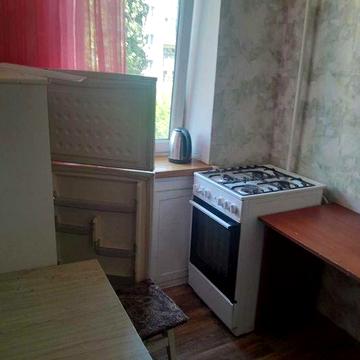 Здам 1 кімнатну квартиру  Шоссейна  4/9 цегла 30 М2 загальна площа можна з котиком