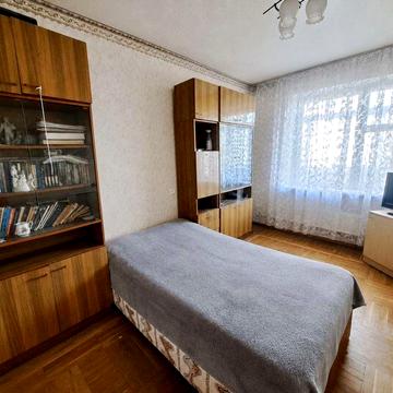 Продам двокімнатну 55м2 квартиру з РЕМОНТОМ. На 3 поверсі. Є БАЛКОН. Буча, вул. Тарасівська. Вся інфраструктура поруч
