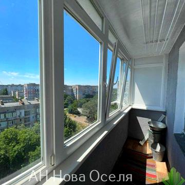 Продам світлу, простору 2 кім. квартиру, р-н Попова