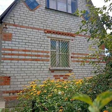 В продаже 2-х этажный добротный кирпичный дом 2000 г.п. в селе Ольховского