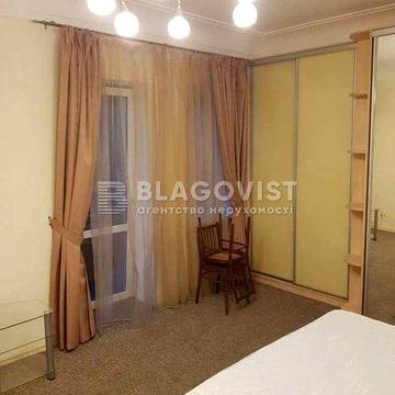 Продаж 3К Антонова 2/32 сталінка центр ремонт меблі техніка