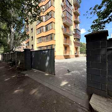 Продаж 2к Квартира Космонавтів вулиця