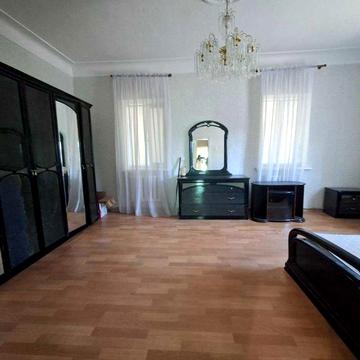 Здам невеликий, окремий  будинок недалеко від центра
