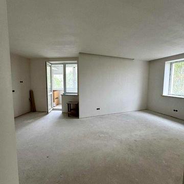 Продам 3-кімнатну квартиру з чорновим ремонтом всього 1 050$ за м²