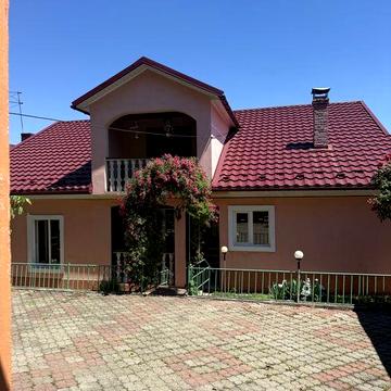 Продається 4кімнатний будинок з гостьовим домом вул.Маршала Рибалки