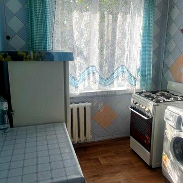 Сдам 2-комнатную квартиру, м. Студенческая,  2 этаж, раздельные комнаты. 6000 грн.