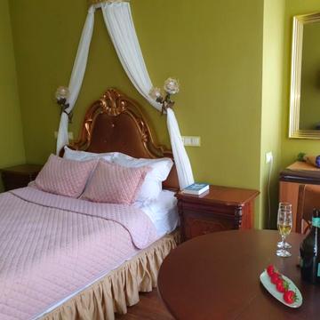 Amelie Apartment Green