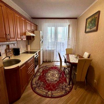 Продам  видову 4-кім. кв Азербайджанська, 16/2 Дніпровський р-н