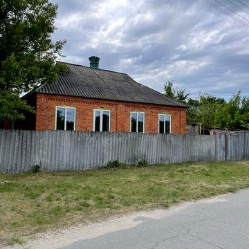 Продається добротний дім