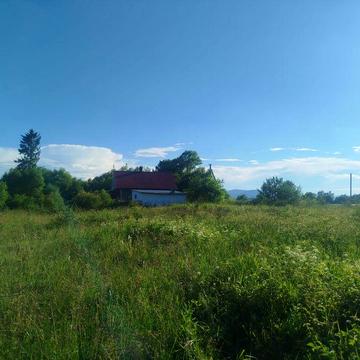 Будинок, дача, земля на березі річки, Карпати, без сусідів