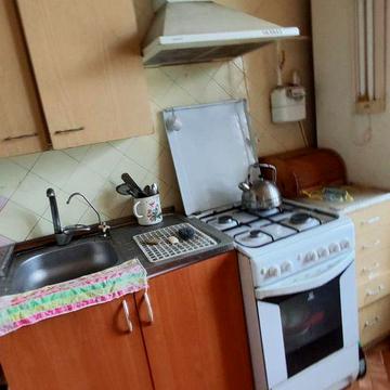 Продам 3-х кiмнатну квартиру у центрi мiста (323-827)