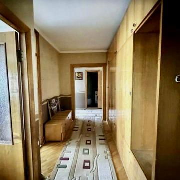 Продаж 3к затишноі квартири в р-н Росвигово