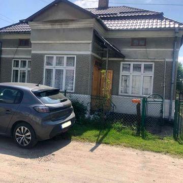 Продається будинок з господарськими будівлями у м.Рогатин