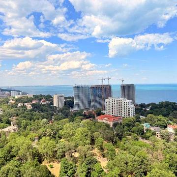 В продаже 3-х комнатная квартира возле парка Победы. ЖК Олимпийский, ул. пр-т Шевченко.