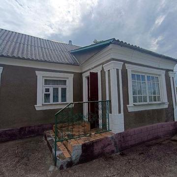 Продається два будиночка на великій ділянці Довжок