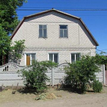 Продам цегляний будинок по вул. Миколаївській (Жовтневий р-н) або обміняю на 2-о кімнатну квартиру (крім р-ну Перемоги й верхніх поверхів)
