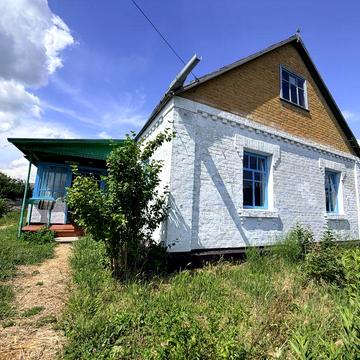 Продаж цегляного будинку в центрі смт Володарка