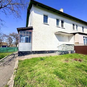 Продаж частини будинку з власною ділянкою в центрі с. Яблунівка
