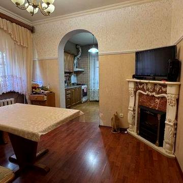 Показы 2 дня! Срочно  Центр  В продаже 3-х комнатная квартира в квартале от Дерибасовской  85 кв.м.  3 этаж  Действующий камин