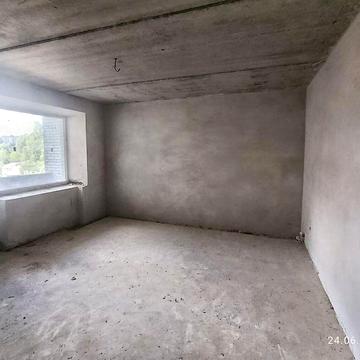 Простора 2к не кутова є два великих балкони. Оформлення мінімальне 45130 ЖК Львівське шосе 33/2