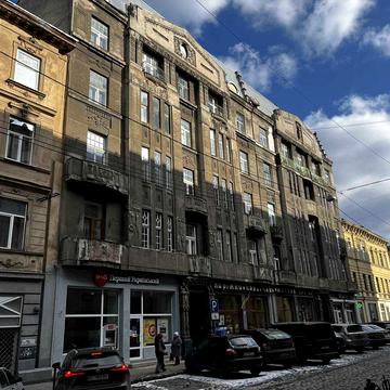 Продаж квартири з авторським ремонтом в центрі в австрійському люксі. Ліфт. Залізобетонне перекриття і сходи